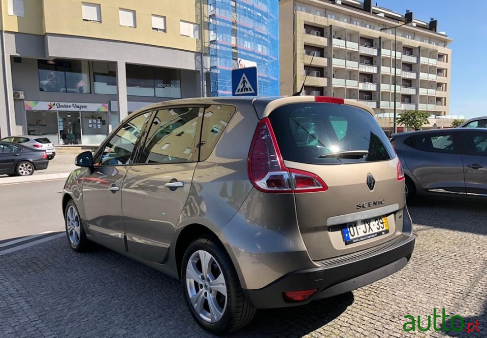 2010' Renault Scenic photo #6