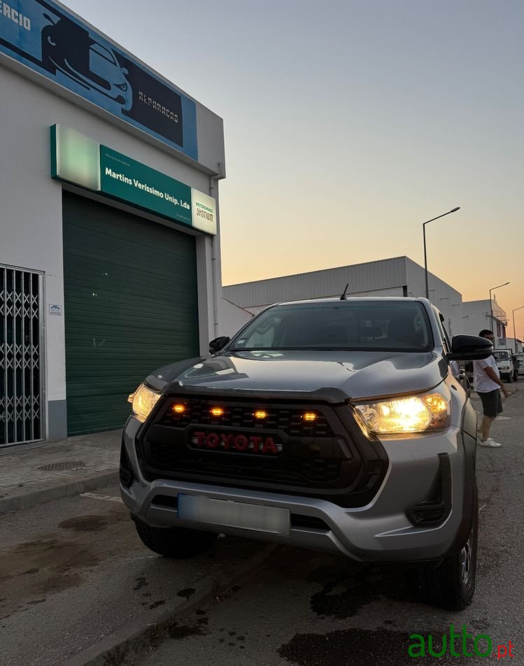 2021' Toyota Hilux photo #3