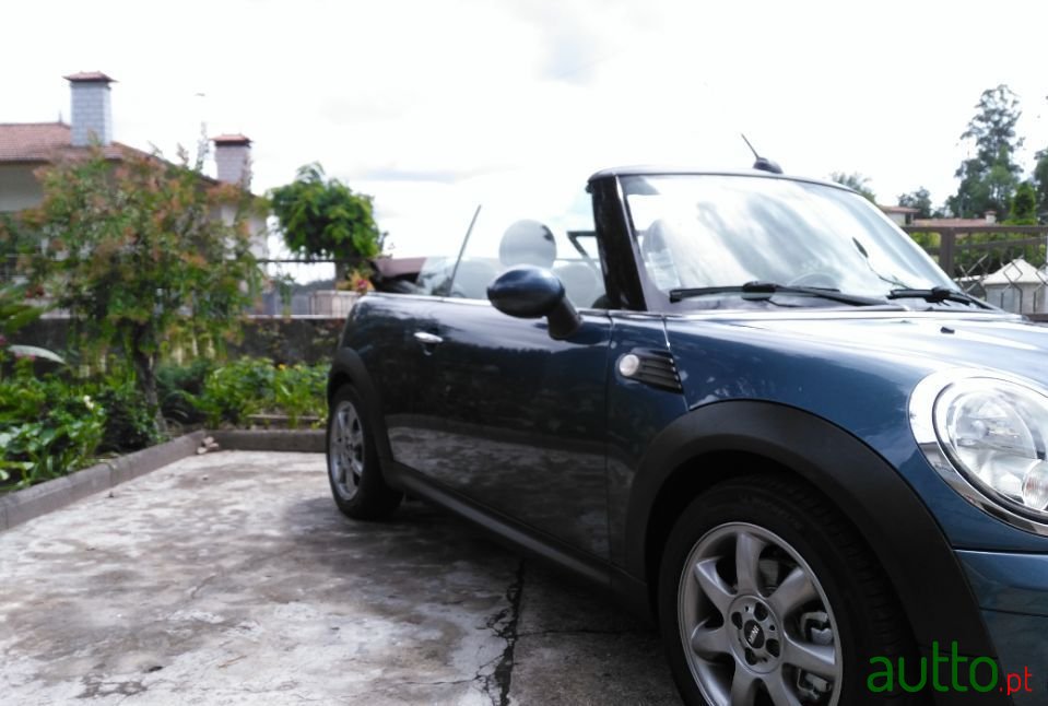 2009' MINI Cabrio Cooper photo #3