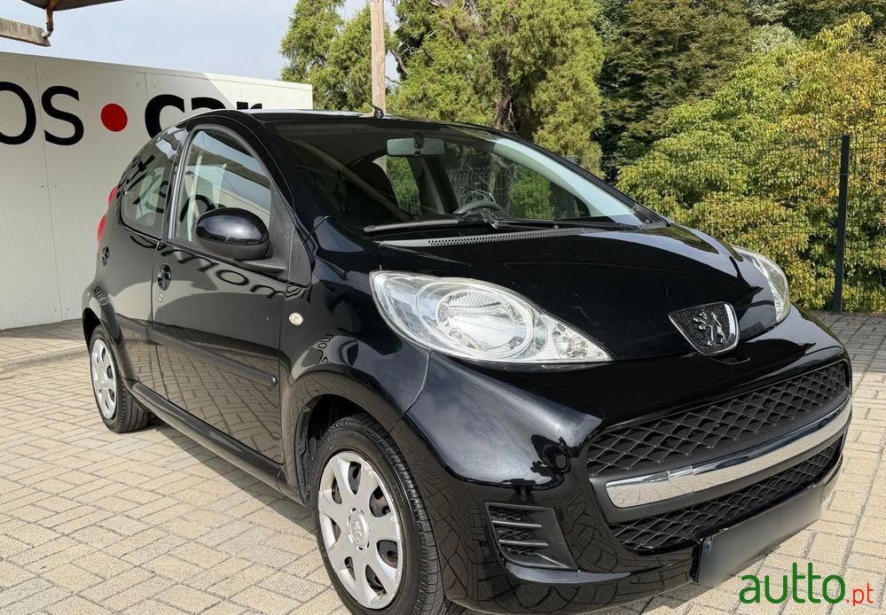 2010' Peugeot 107 1.0 Active 2-Tronic photo #3