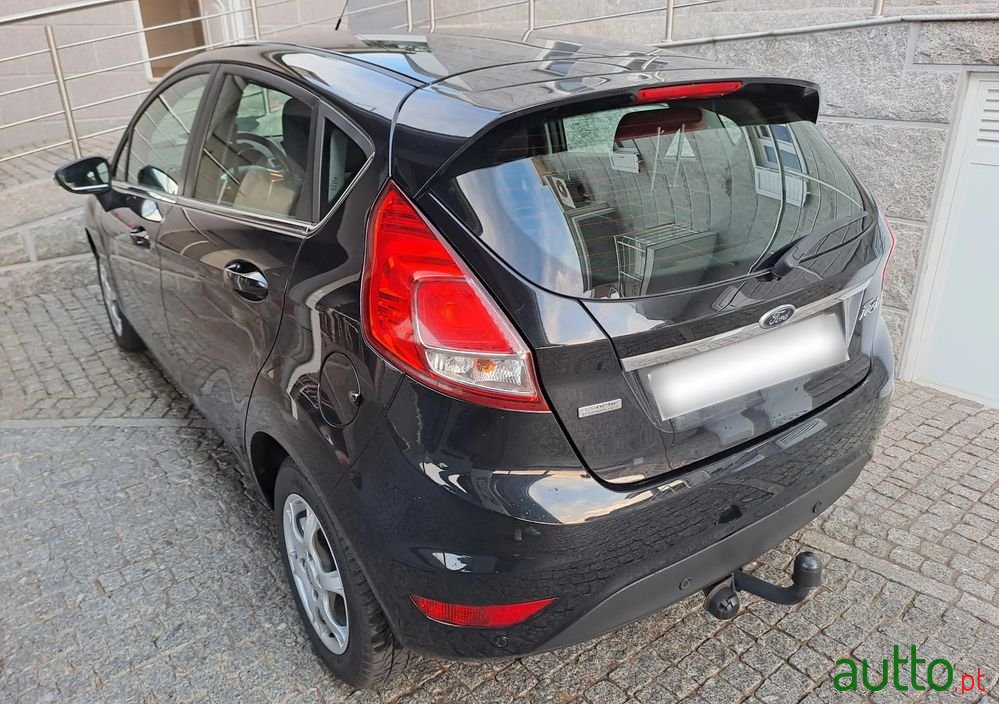 2013' Ford Fiesta photo #4