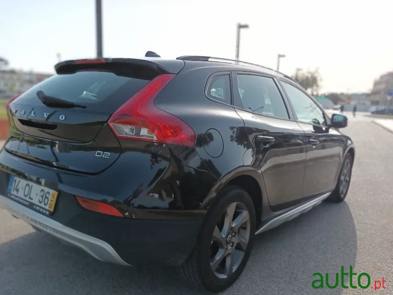 2014' Volvo V40 Cross Country photo #3