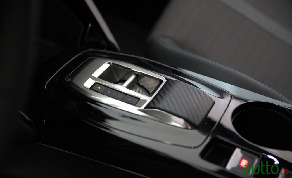 2023' Peugeot e-2008 50 Kwh Allure Pack photo #6