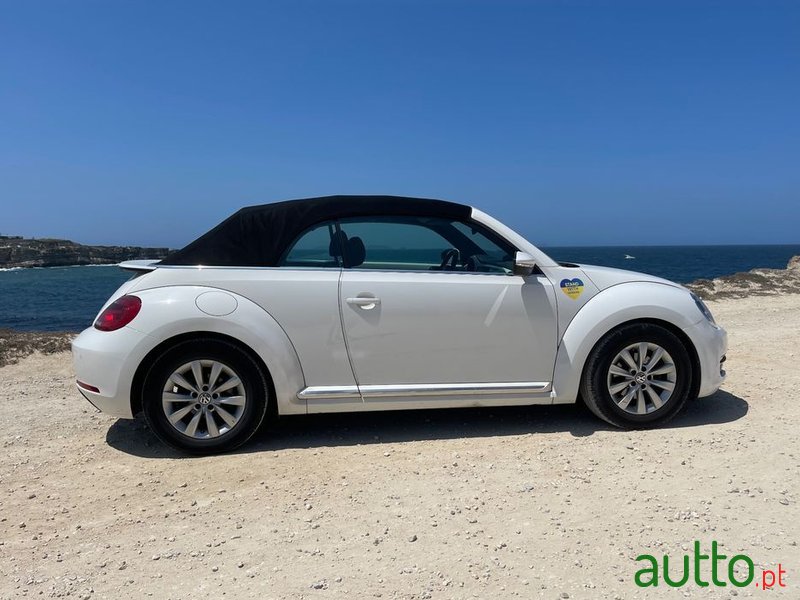 2013' Volkswagen New Beetle photo #4