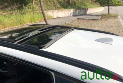 2011' BMW 318 photo #5