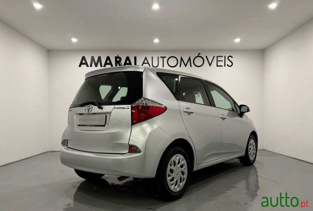 2011' Toyota Verso-S photo #5