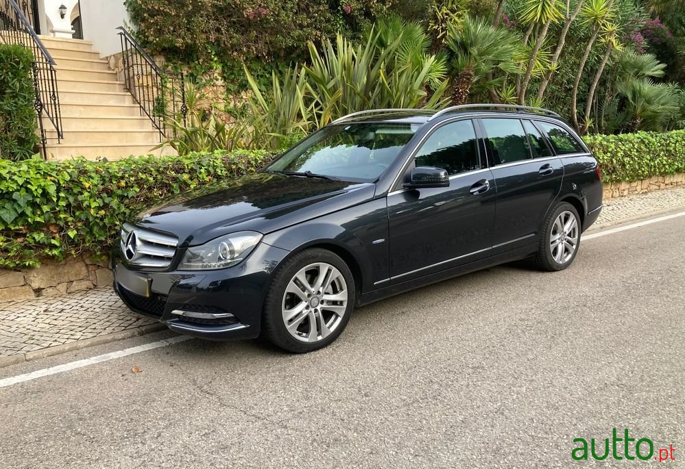 2011' Mercedes-Benz C 220 photo #1