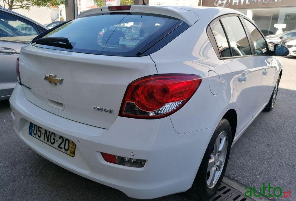 2012' Chevrolet Cruze 5P 1.6 photo #2