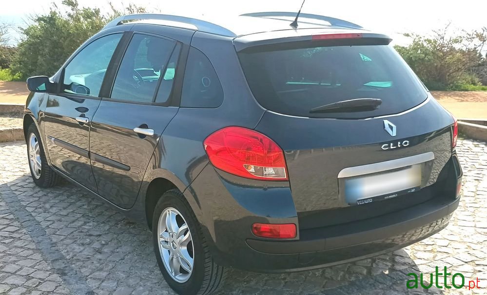 2008' Renault Clio Break photo #2