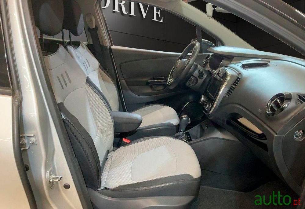 2013' Renault Captur photo #6