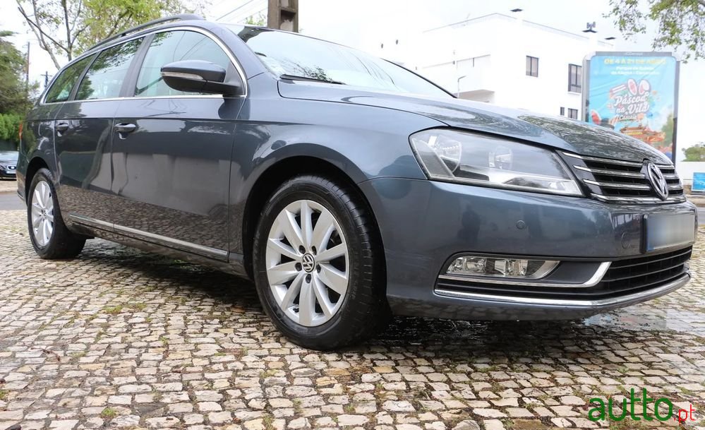 2011' Volkswagen Passat Variant photo #1