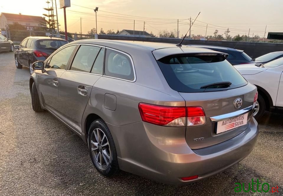 2014' Toyota Avensis Sw photo #5