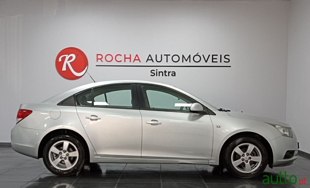 2011' Chevrolet Cruze photo #3