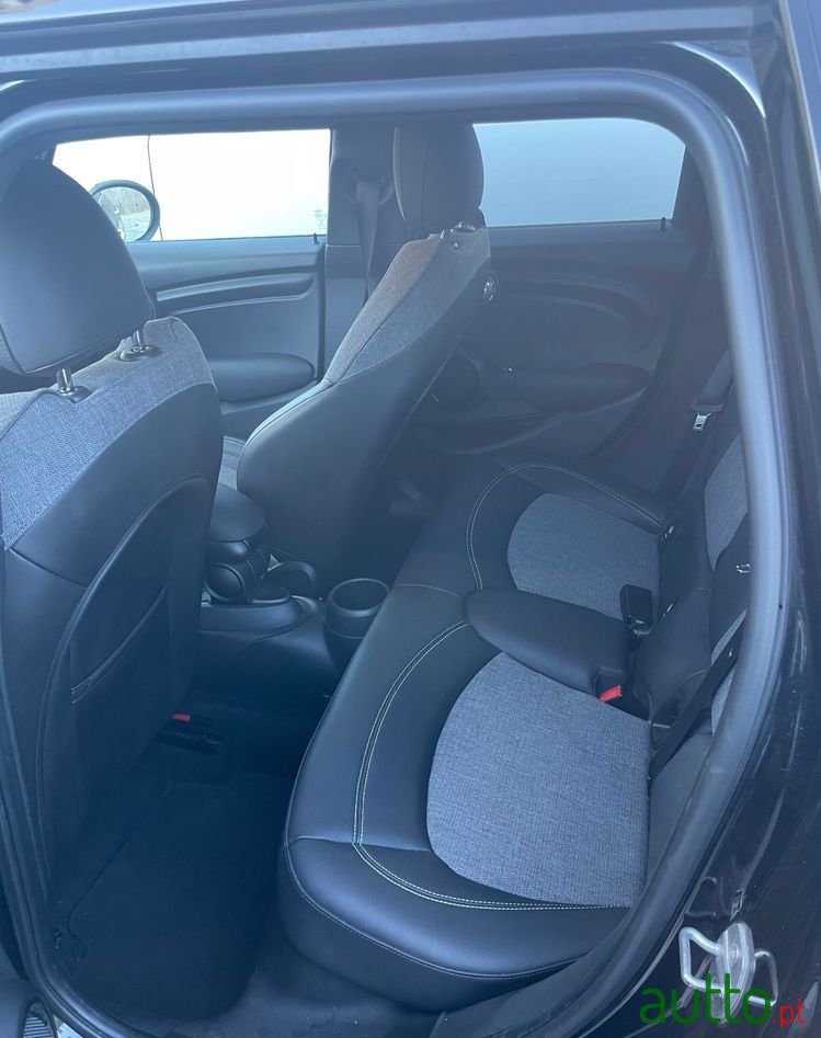 2019' MINI Cooper D photo #6