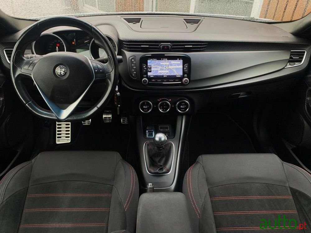 2017' Alfa Romeo Giulietta photo #6