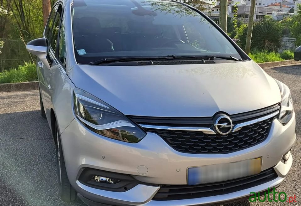 2017' Opel Zafira photo #1