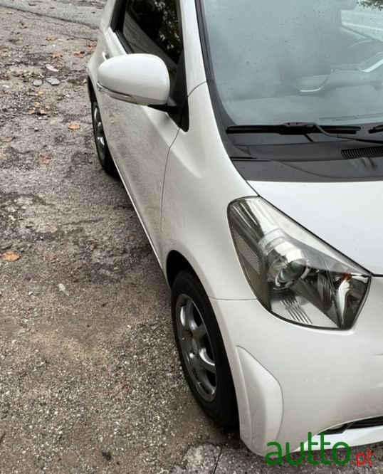 2010' Toyota iQ photo #5