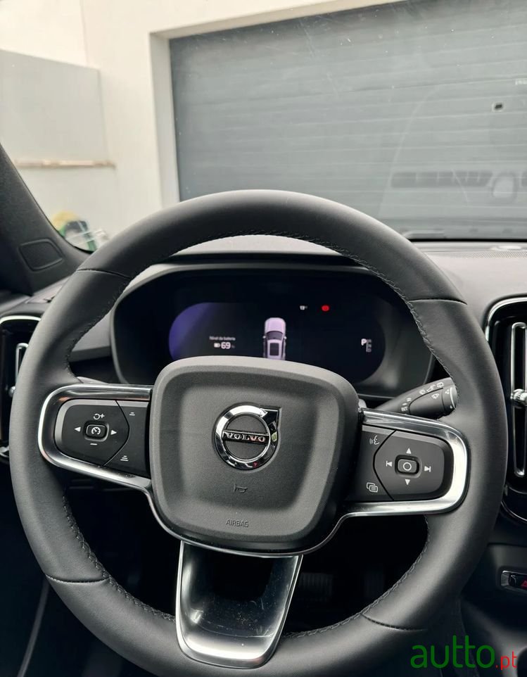 2023' Volvo Xc 40 photo #4