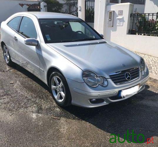 2008' Mercedes-Benz C-220 Sport Coupe photo #2
