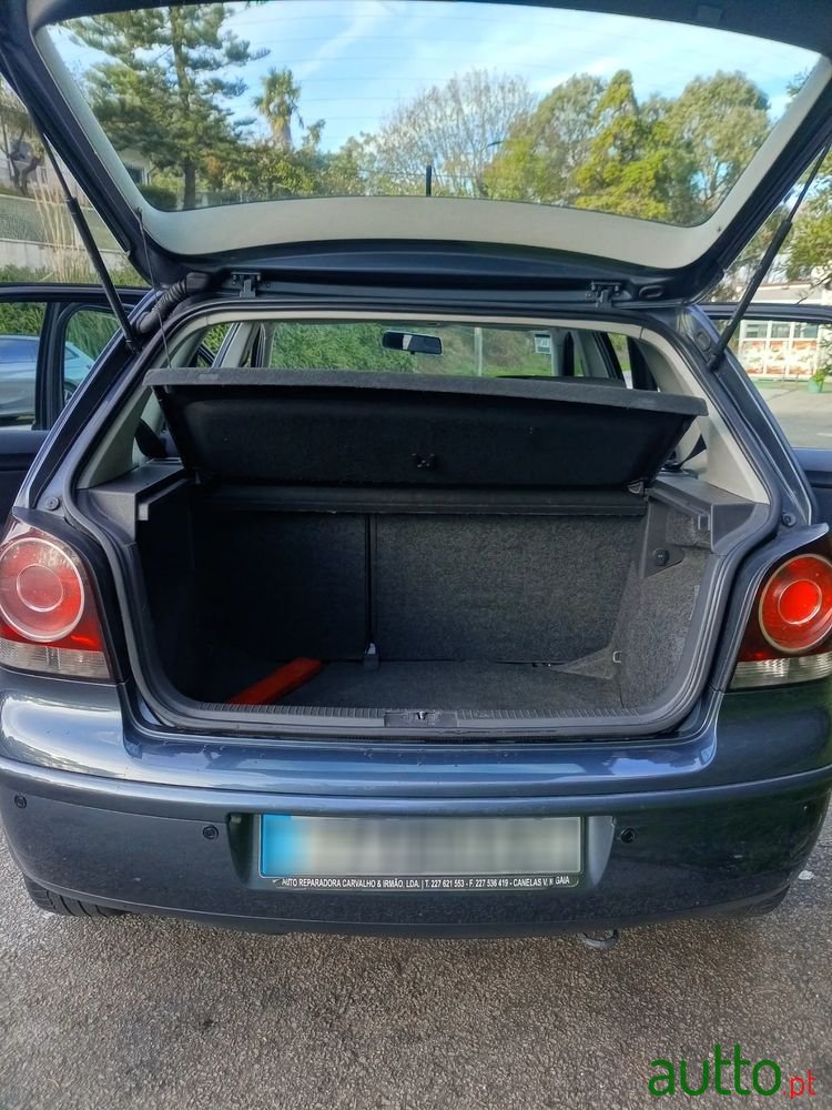 2002' Volkswagen Polo photo #6