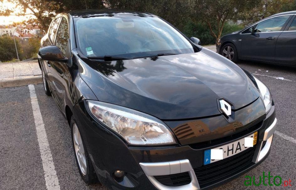 2008' Renault Megane photo #1