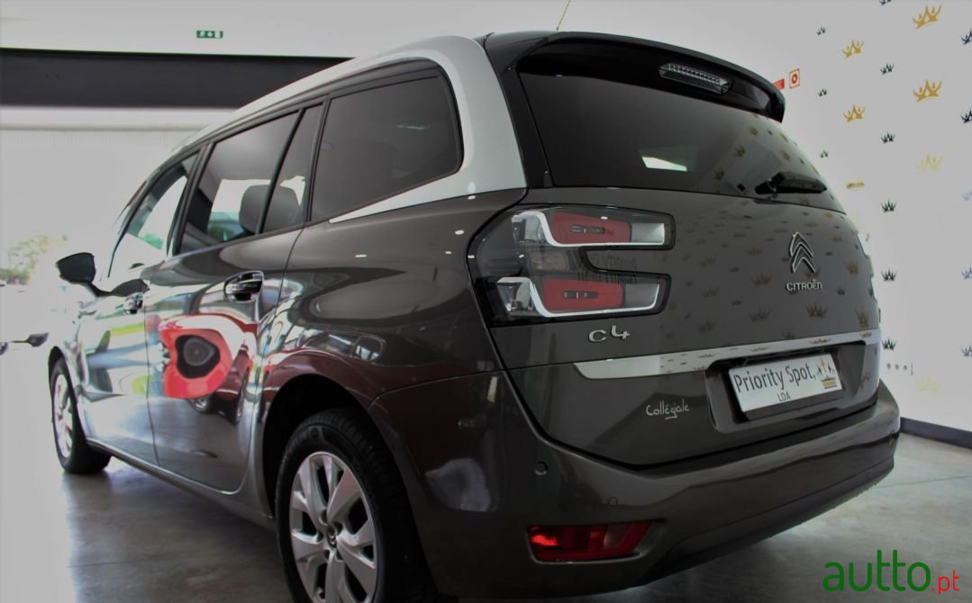 2017' Citroen C4 Grand Picasso photo #4