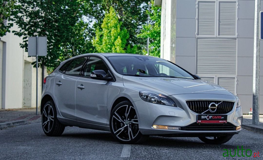 2018' Volvo V40 photo #1