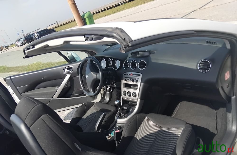 2011' Peugeot 308 1.6 Vti Premium photo #2