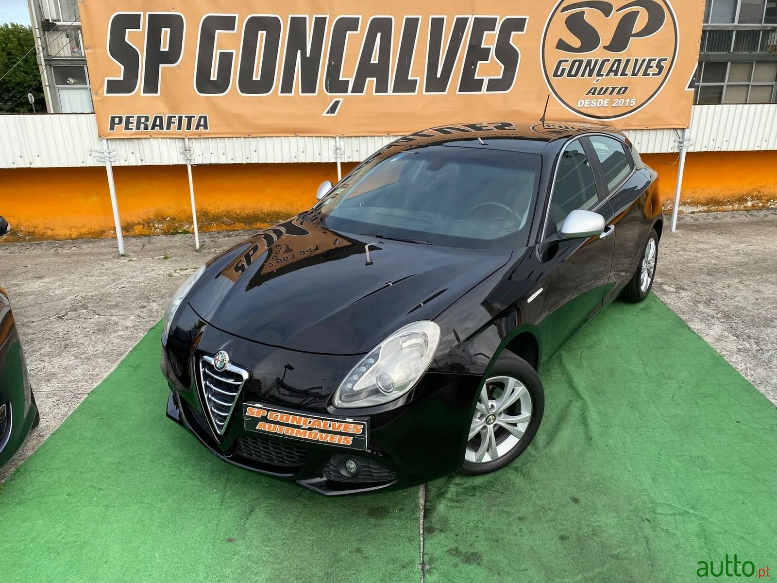 2012' Alfa Romeo Giulietta photo #2