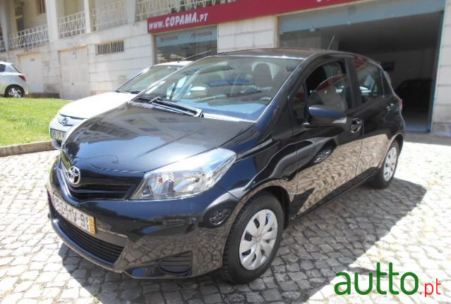 2012' Toyota Yaris Comfort photo #1