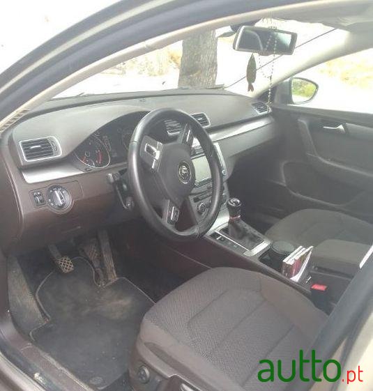 2013' Volkswagen Passat Variant photo #3