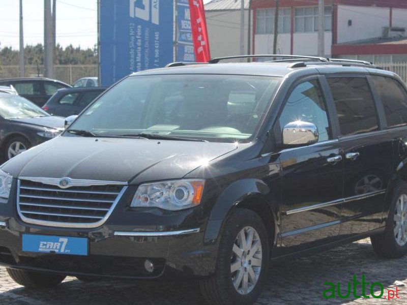 2010' Chrysler Voyager 2.8 Crd Atx Lx photo #1