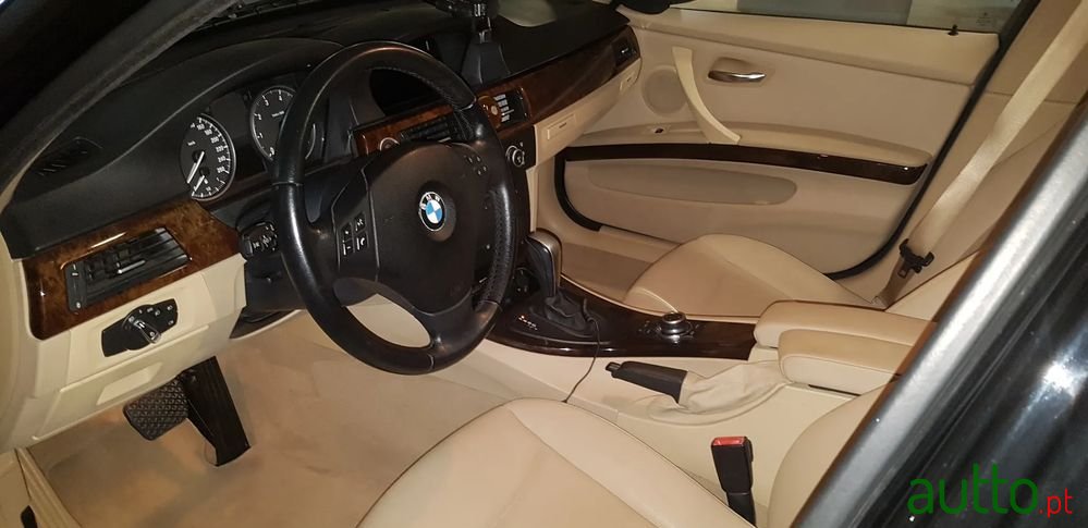 2009' BMW Série 3 Ia Exclusive photo #2
