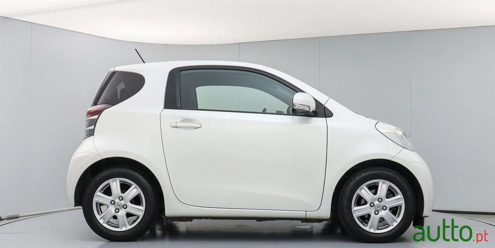 2010' Toyota iQ 1.0 Vvt-I 2 Ep photo #3