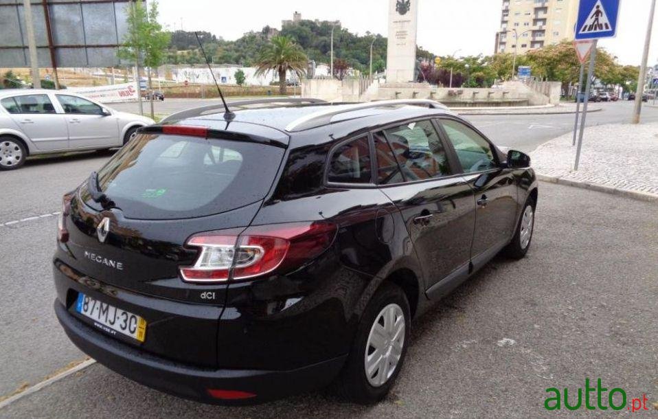2011' Renault Megane Sport Tourer photo #1