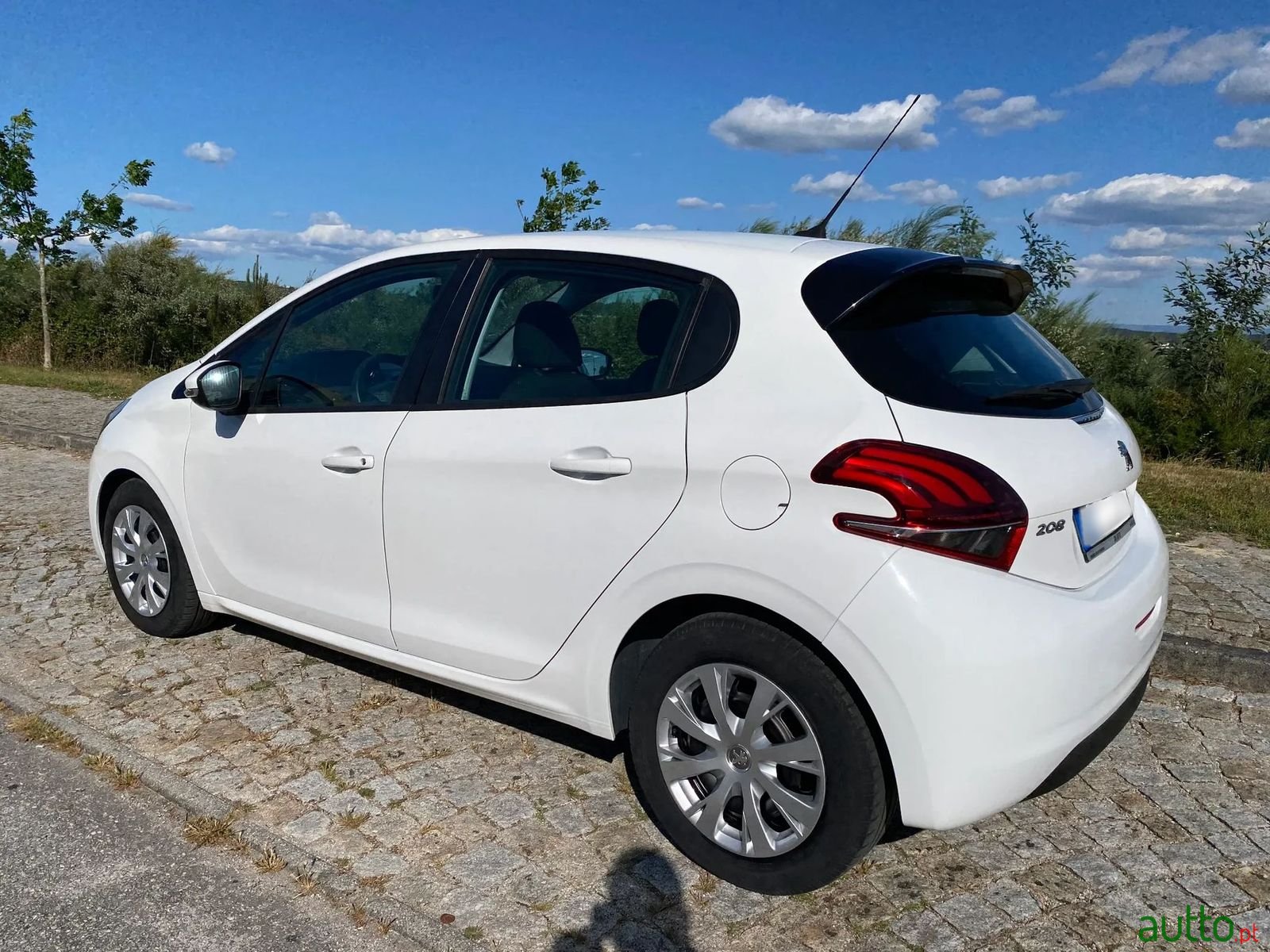 2015' Peugeot 208 photo #2