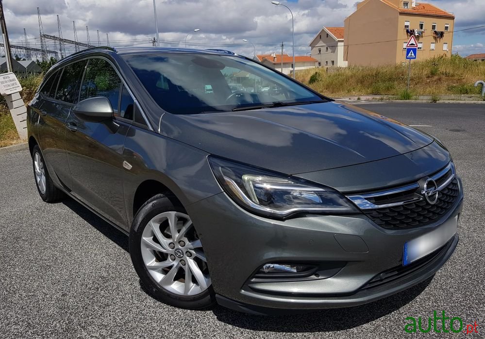 2018' Opel Astra Sports Tourer photo #3
