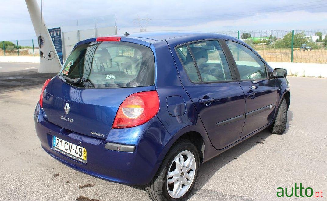 2007' Renault Clio Dynamique photo #2