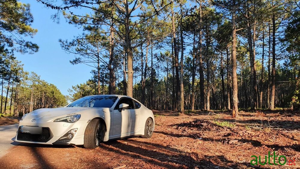 2013' Toyota GT86 photo #2