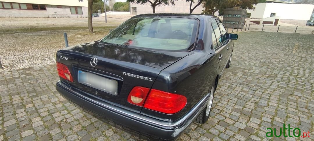 1998' Mercedes-Benz E-250 photo #6