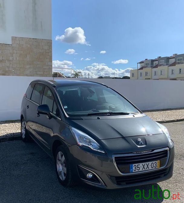 2015' Peugeot 5008 photo #5