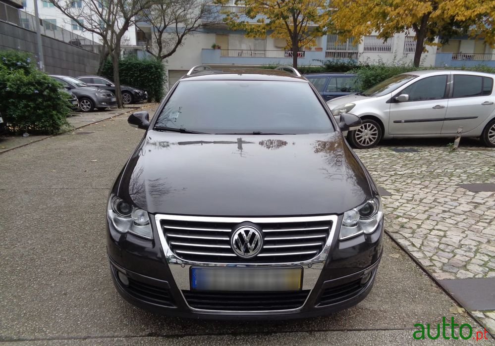 2009' Volkswagen Passat Variant photo #2