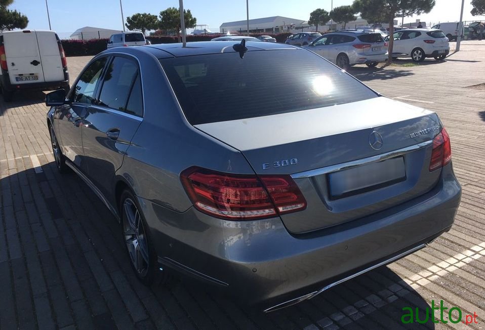 2015' Mercedes-Benz E-300 photo #2