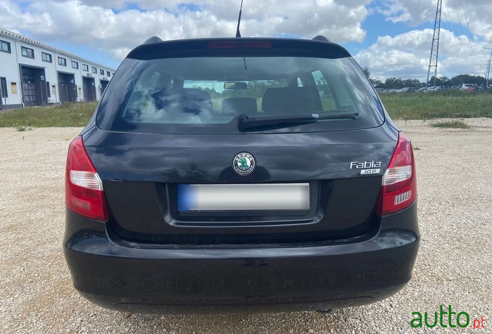 2008' Skoda Fabia Break photo #6