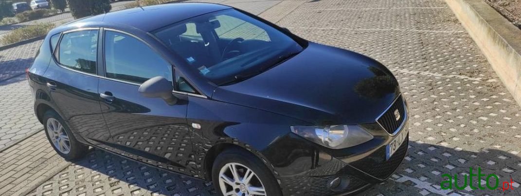 2011' SEAT Ibiza photo #2