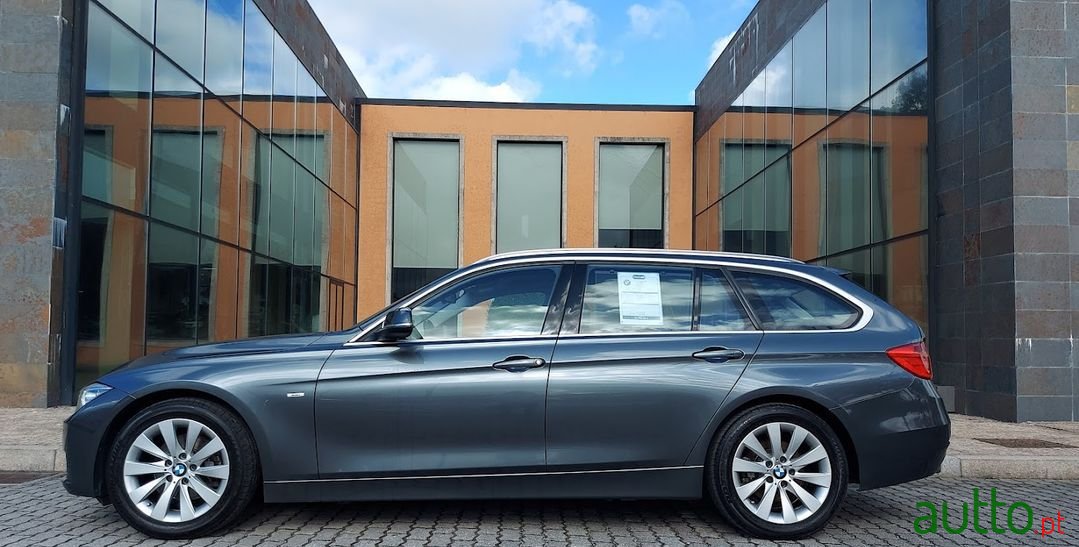 2013' BMW 320 photo #2