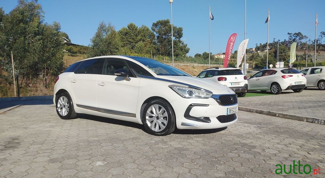 2017' DS Automobiles Ds5 photo #3