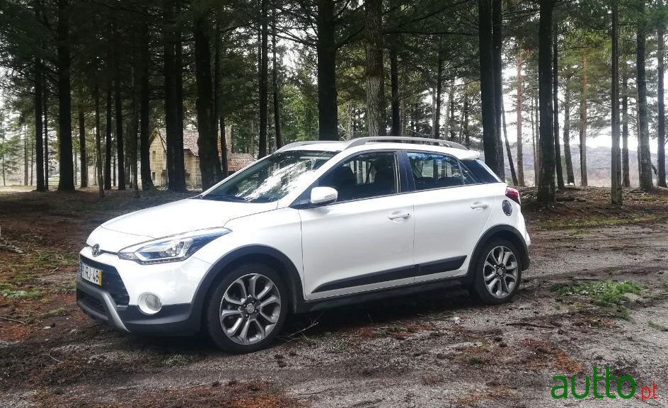 2016' Hyundai i20 Active photo #1