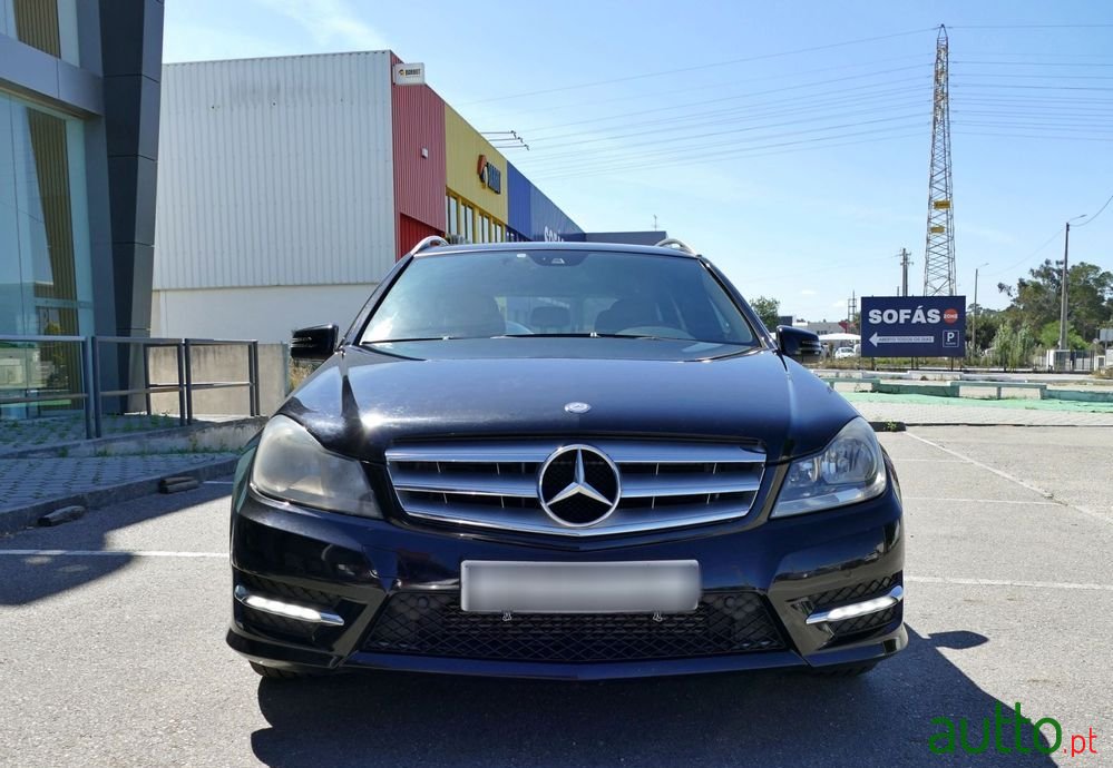 2011' Mercedes-Benz Classe C photo #4