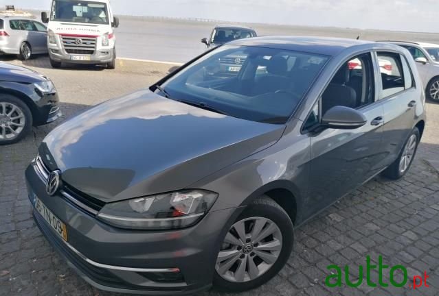 2017' Volkswagen Golf photo #1